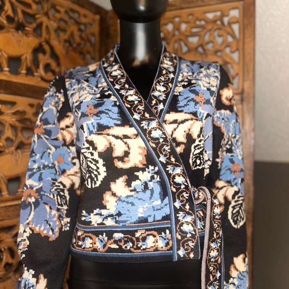 FARM Rio Abstract Floral Knit Top - Picture 8 of 12